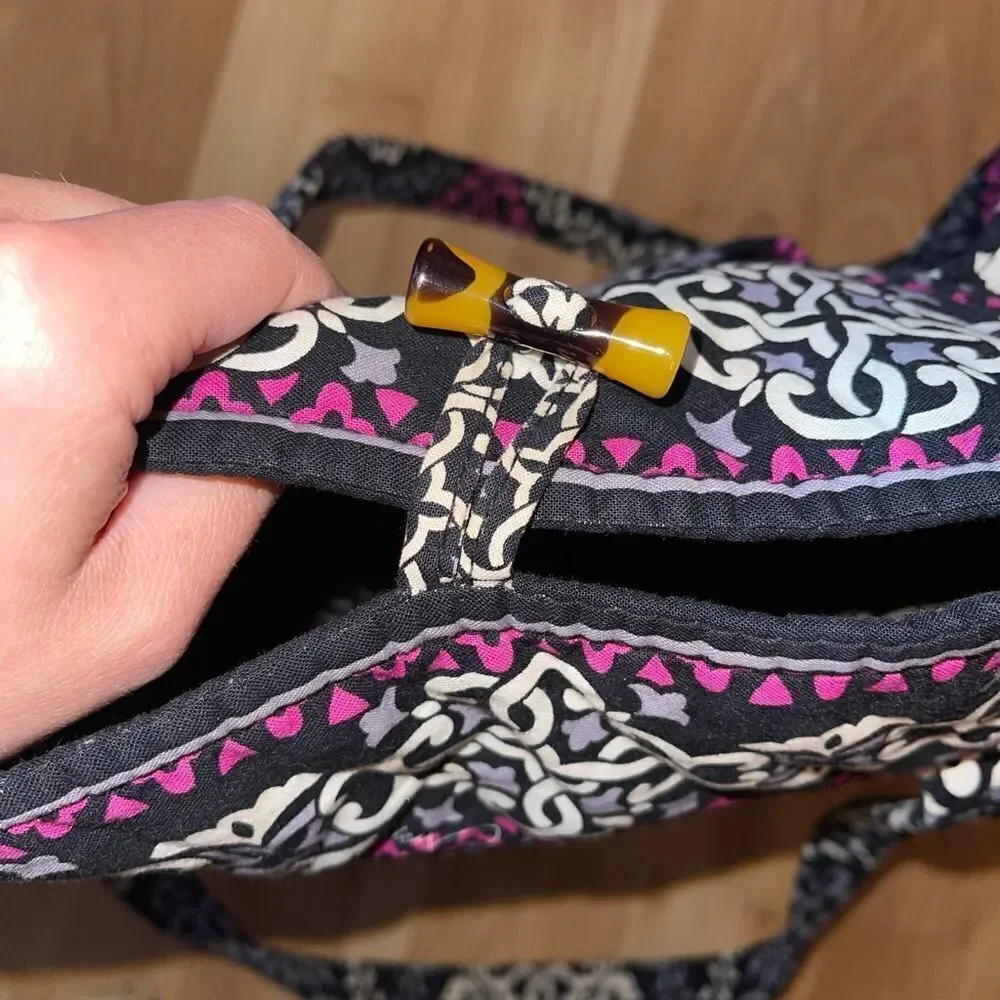 VERA BRADLEY Large Tote Bag in Cranberry Magenta VERA BRADLEY Large Tote Bag